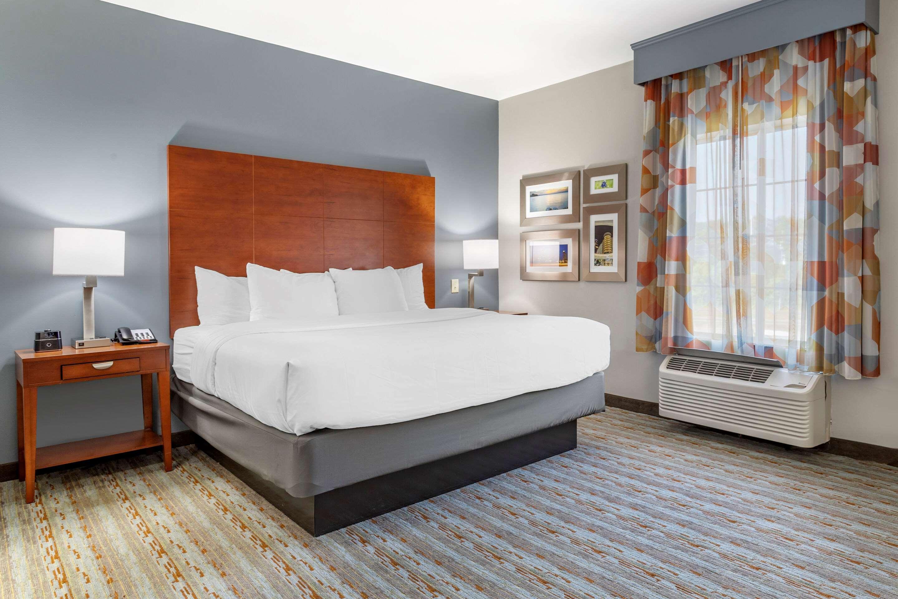 Comfort Inn & Suites Cleveland Buitenkant foto