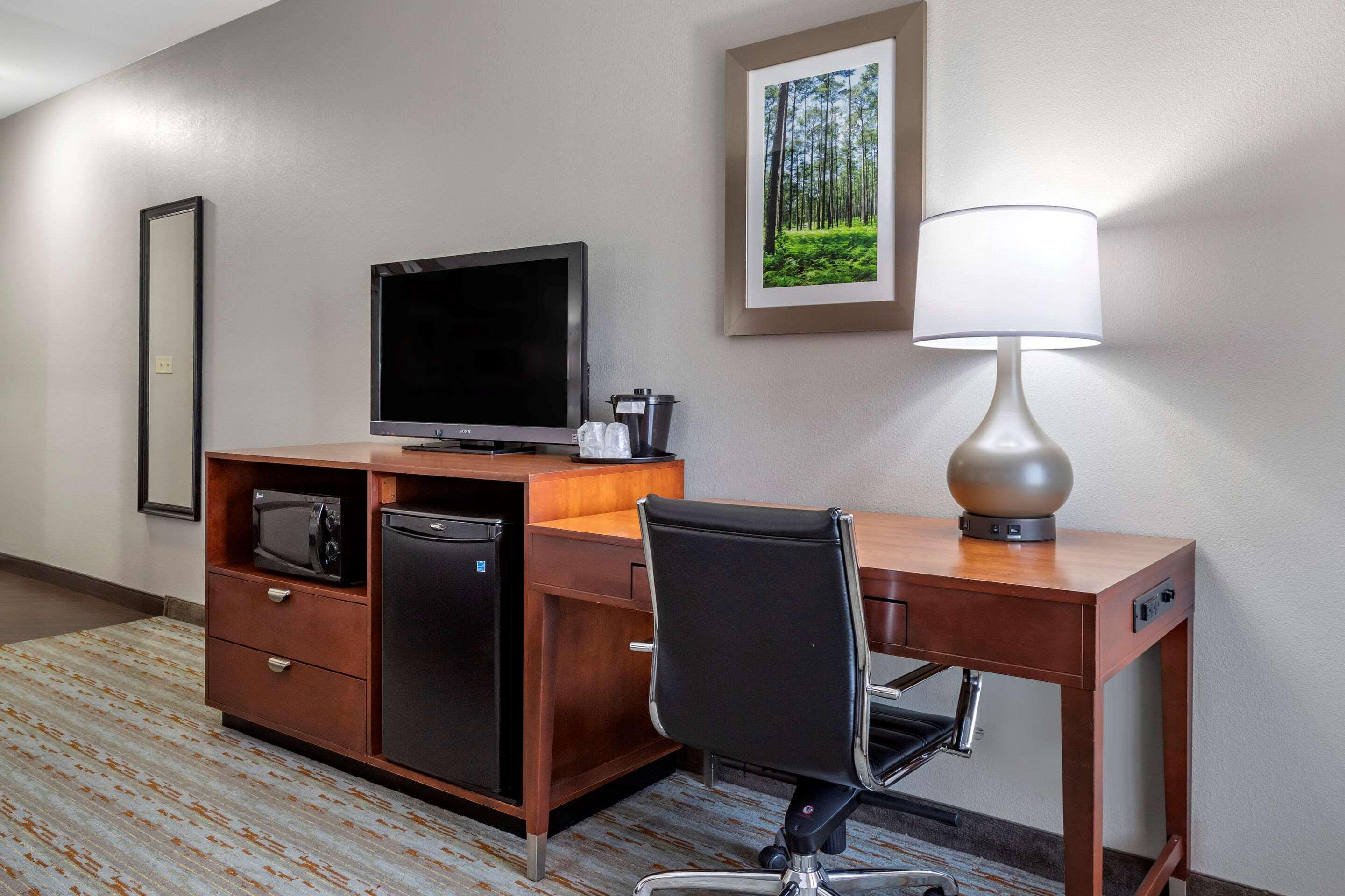 Comfort Inn & Suites Cleveland Buitenkant foto