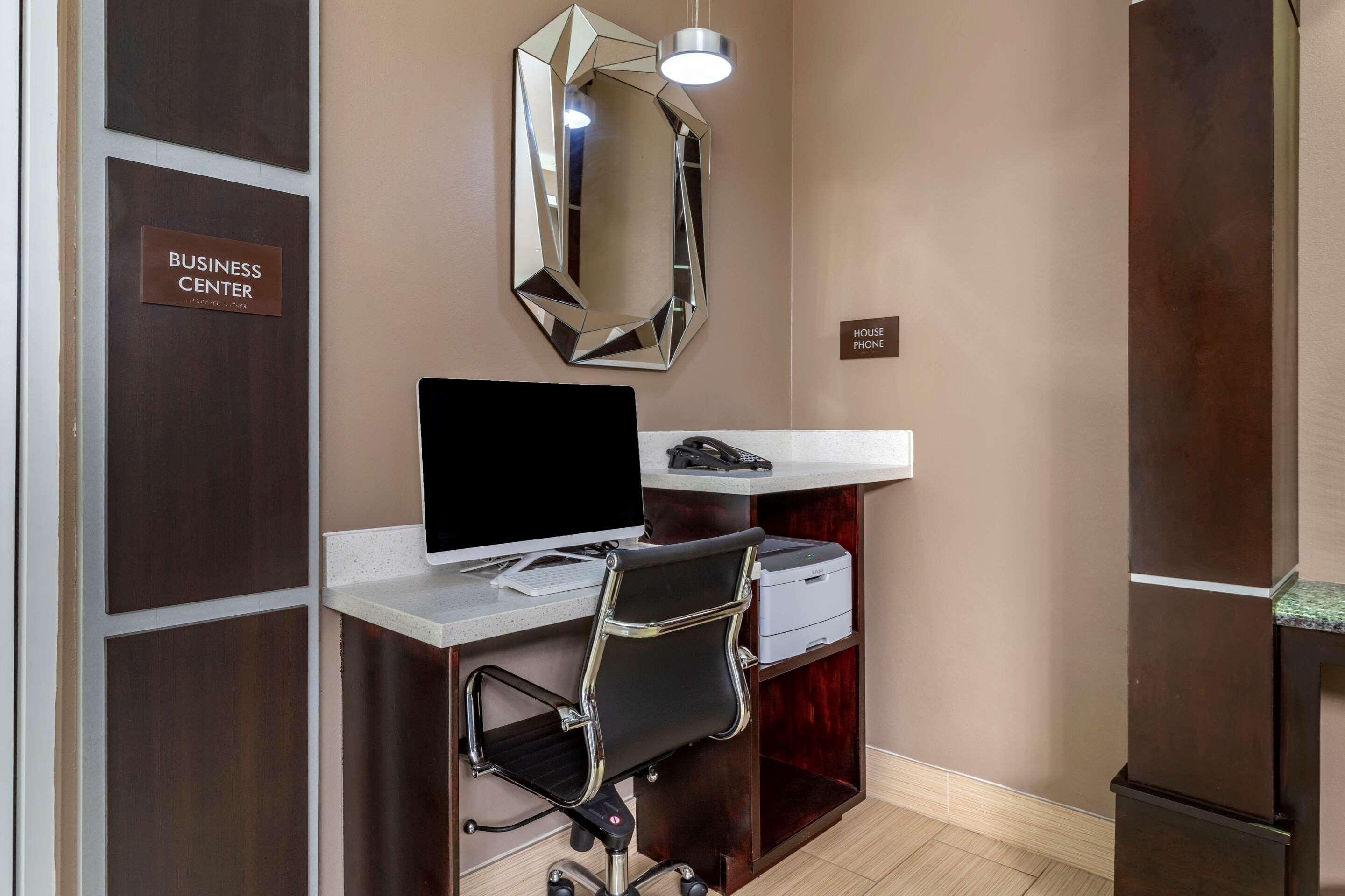 Comfort Inn & Suites Cleveland Buitenkant foto