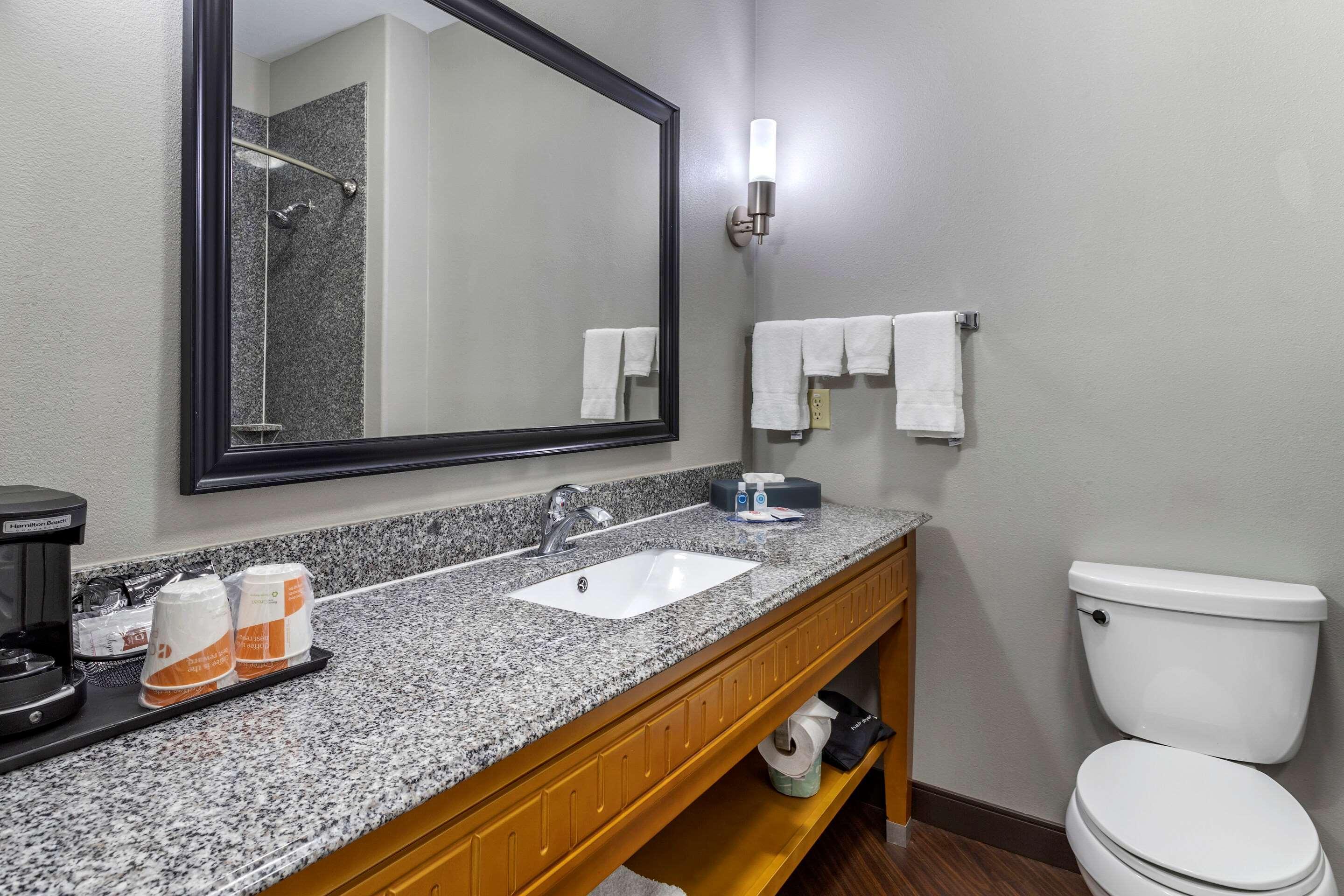 Comfort Inn & Suites Cleveland Buitenkant foto