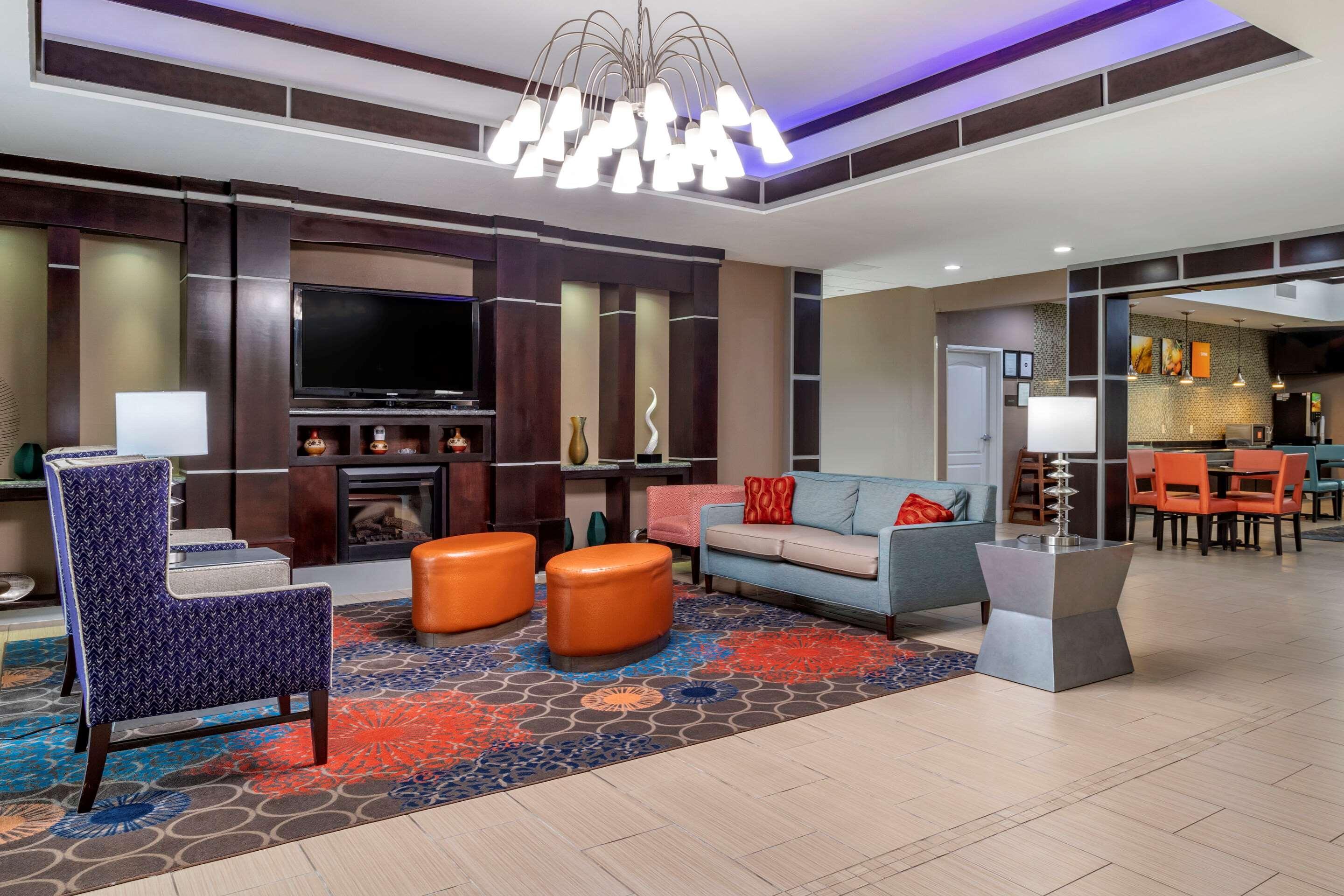 Comfort Inn & Suites Cleveland Buitenkant foto