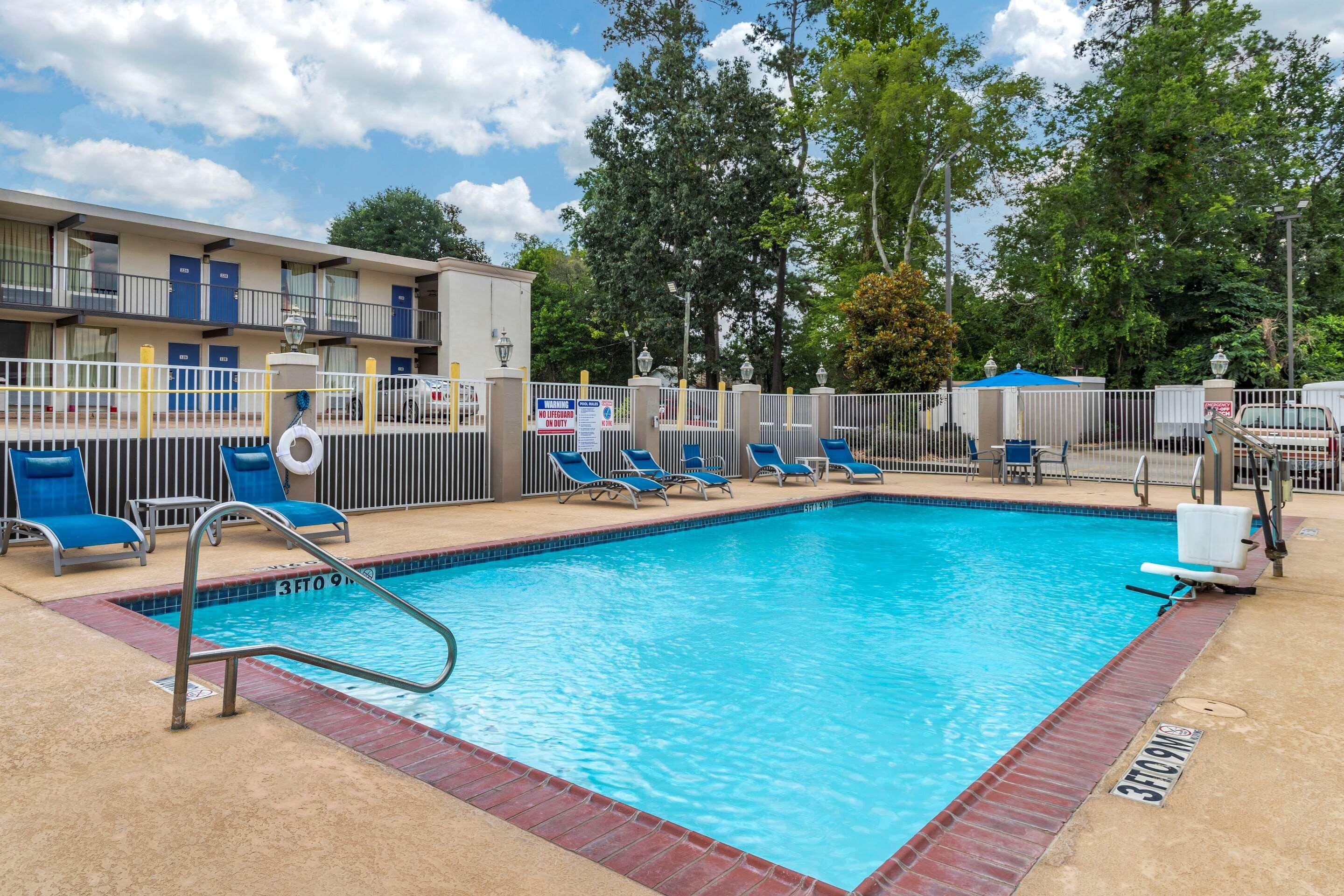 Comfort Inn & Suites Cleveland Buitenkant foto