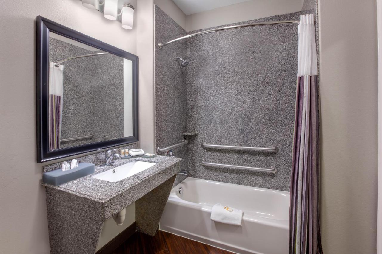 Comfort Inn & Suites Cleveland Buitenkant foto