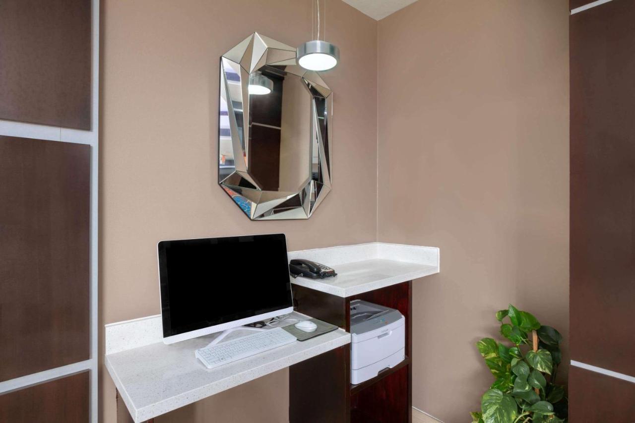Comfort Inn & Suites Cleveland Buitenkant foto